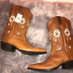 Brown cowgirl boots